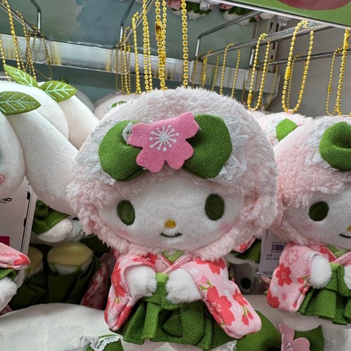 【国内现货】日本三丽鸥黑皮抹茶和服kitty美乐蒂小羊毛绒挂件 - 图1