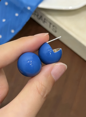 克莱因蓝圆球显白耳钉