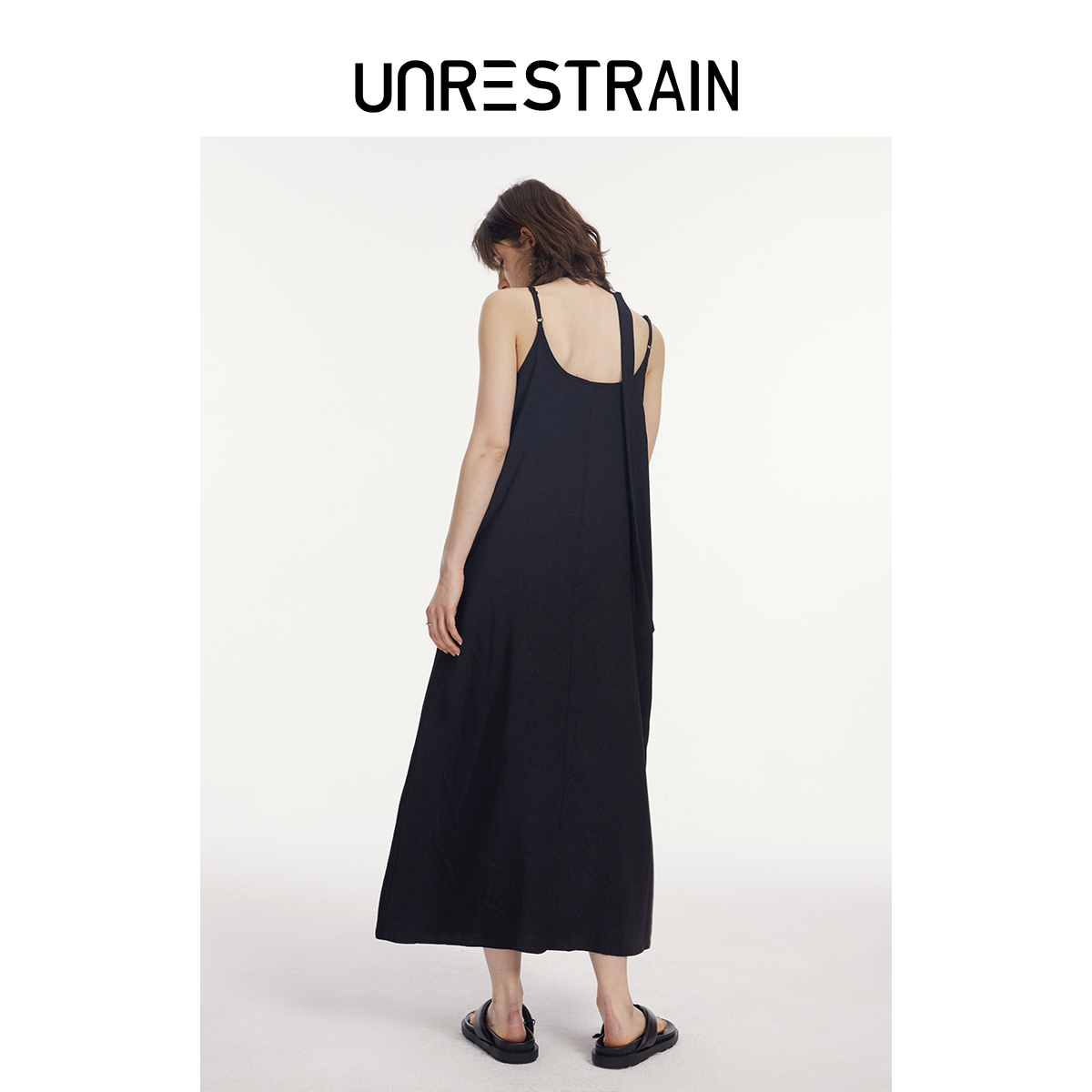 【UNRESTRAIN】UNR设计师品牌24夏新品黑色知性舒适吊带连衣裙女