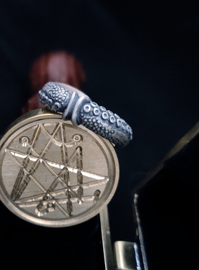 不见形体克苏鲁触须章鱼灵异指环