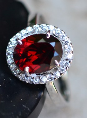 925银镀白金鸽血红钉天然戒指