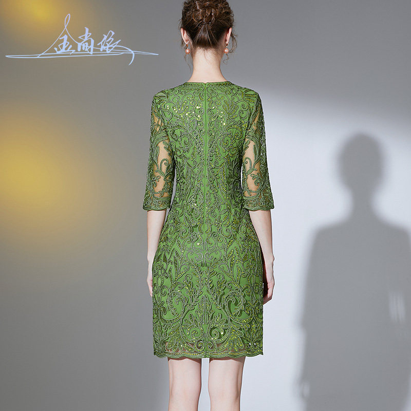 气质日常可穿妈妈装礼服2024春秋新款V领正式场合婆婆刺绣连衣裙