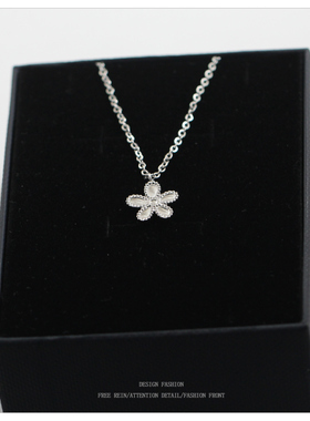 气质镂空花朵吊坠锁骨链高级感轻奢小众项链女生颈链配饰节日礼物