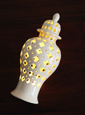 北欧梅花镂空造型陶瓷花瓶