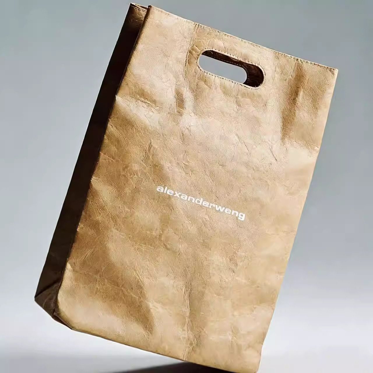 大王简约高级字母印花牛皮纸手提包复古杜邦纸袋休闲轻便手拿包,淘宝优惠券,粉丝福利购,淘宝优惠卷