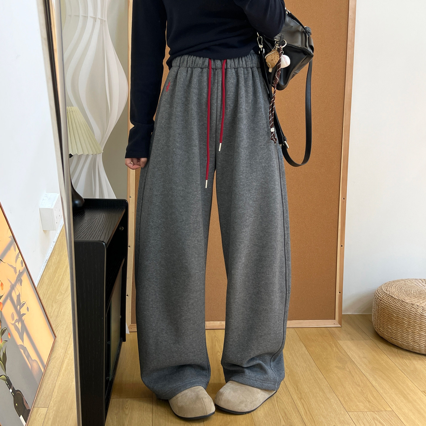 加绒加厚保暖垂坠感拖地香蕉裤冬季小马刺绣松紧腰阔腿弯刀卫裤女,淘宝优惠券,粉丝福利购,淘宝优惠卷