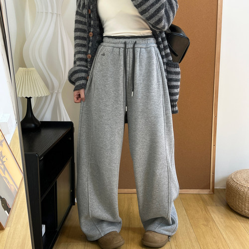 加绒加厚运动卫裤女冬季韩版个性刺绣阔腿束脚两穿高腰撞色镰刀裤 - 图1