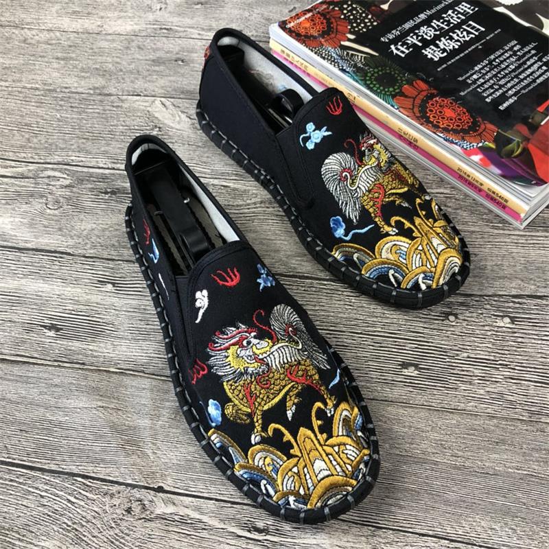 新款刺绣老北京布鞋男一脚蹬社会精神小伙懒人情侣中国风绣花国潮 - 图1