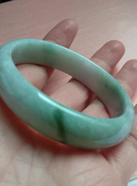 贵妃手镯玉镯天然小圈口52