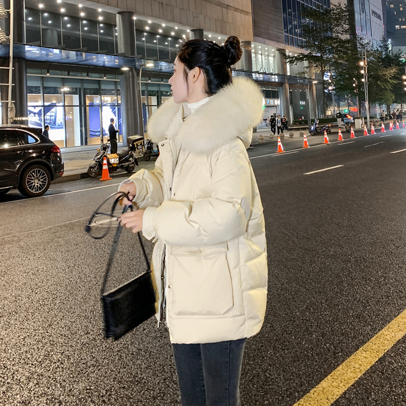 今年流行羽绒服2025年新款女款短款宽松加厚小个子白鸭绒冬季外套