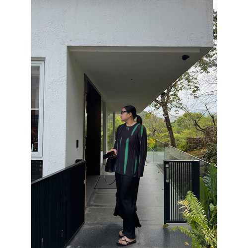 现货！铅笔小鑫大码女装 氛围艺术感印花弹力亲肤网纱半透长袖T恤 - 图1