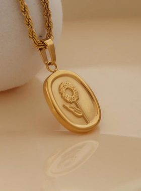 钛钢不掉色金色向日葵项链女小方牌麻花链花朵叠戴锁骨链毛衣链