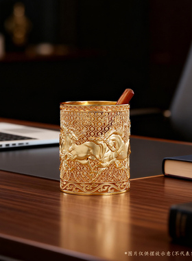 黄铜金色花丝八骏雄风笔筒摆件