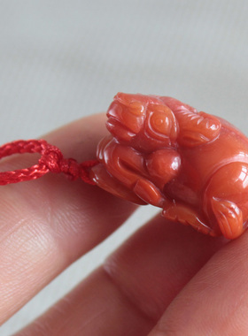 水玉冰魄天然南红玛瑙生肖吊坠 牛气冲天 雕刻牛项坠 股市长红牛