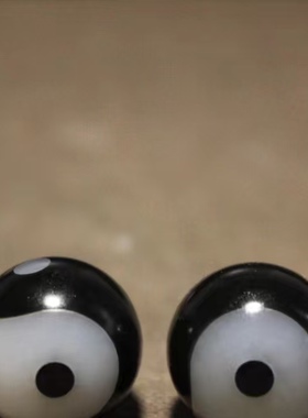 精品新疆和田玉籽料 太极珠 一级白 黑白分明 4.2克  14mm