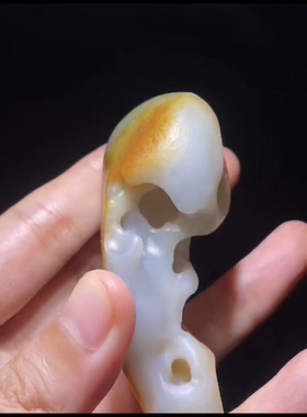 新疆和田玉籽料 太湖石 时来运转  独籽雕刻 满沁皮77×38×28mm