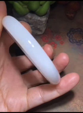 和田玉籽料圆条手镯 一级白 留有毛孔旁有微棉 玉种非常好 圈口55