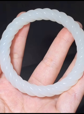 精品新疆和田玉籽料 绞丝麻花手镯 白度一级 油性脂粉非常好 58mm