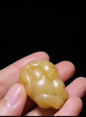 精品新疆和田玉籽料 黄玉貔貅  鸡油黄 脂粉老糯油润35×27×18mm