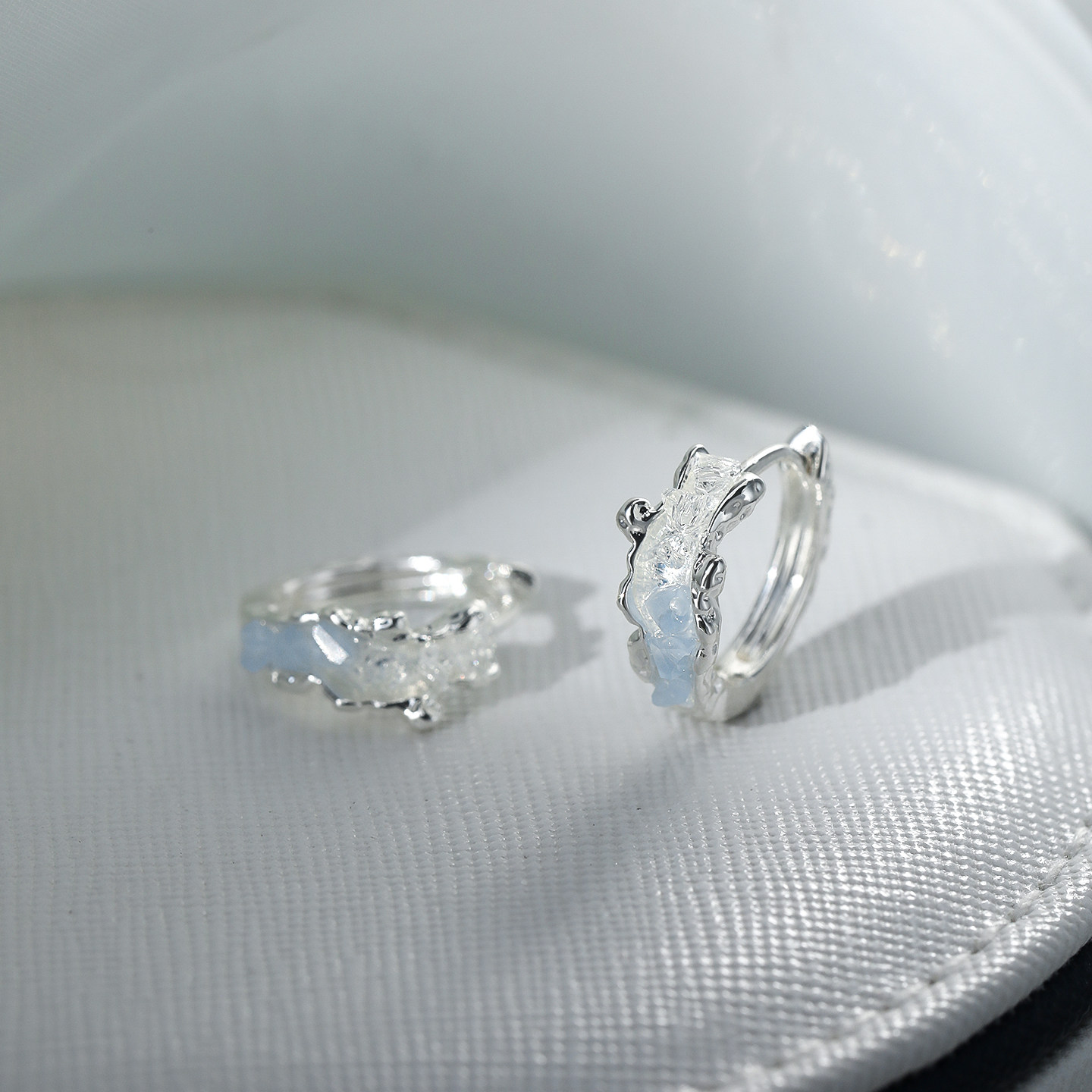 【巷南】999银蓝色水晶耳环女小众设计2025新爆款耳饰耳钉高级感,淘宝优惠券,粉丝福利购,淘宝优惠卷