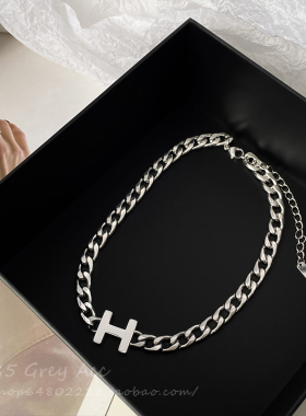 帅气干练洒脱高级字母H项链