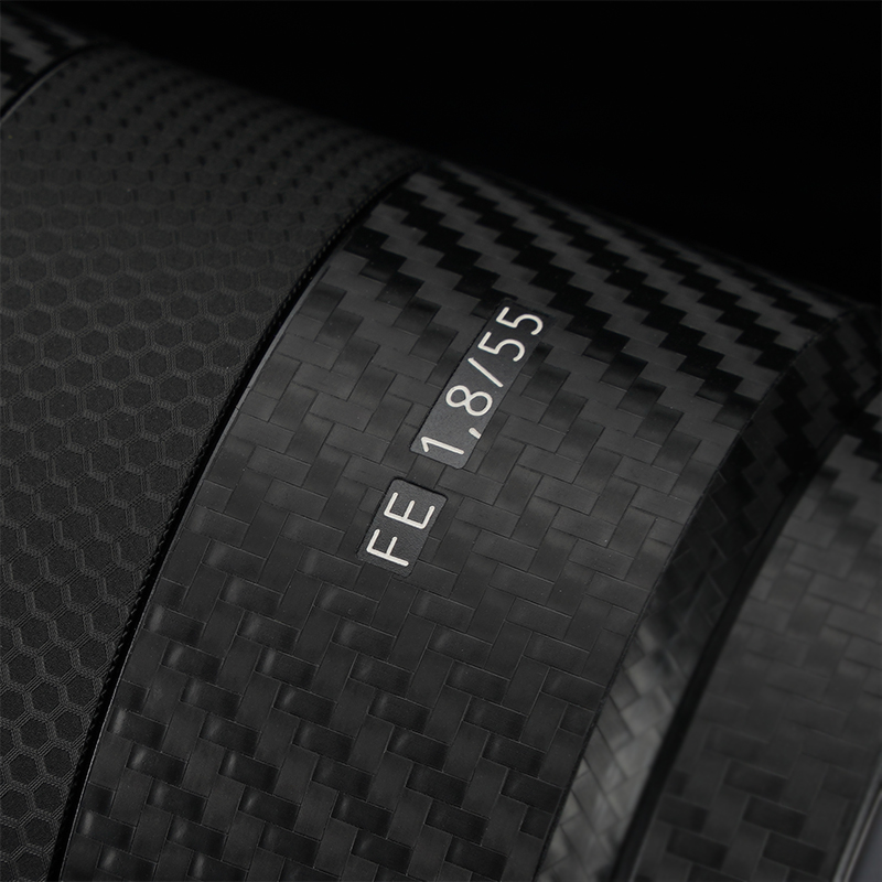 美本堂 适用于索尼55 F1.8ZA镜头保护贴膜SONY蔡司55-1.8碳纤维贴纸3M - 图0