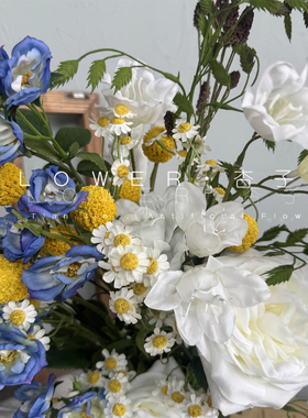 仿真花蓝色假日系列花束餐桌家居毕业花束品质山茶花地榆荔枝玫瑰