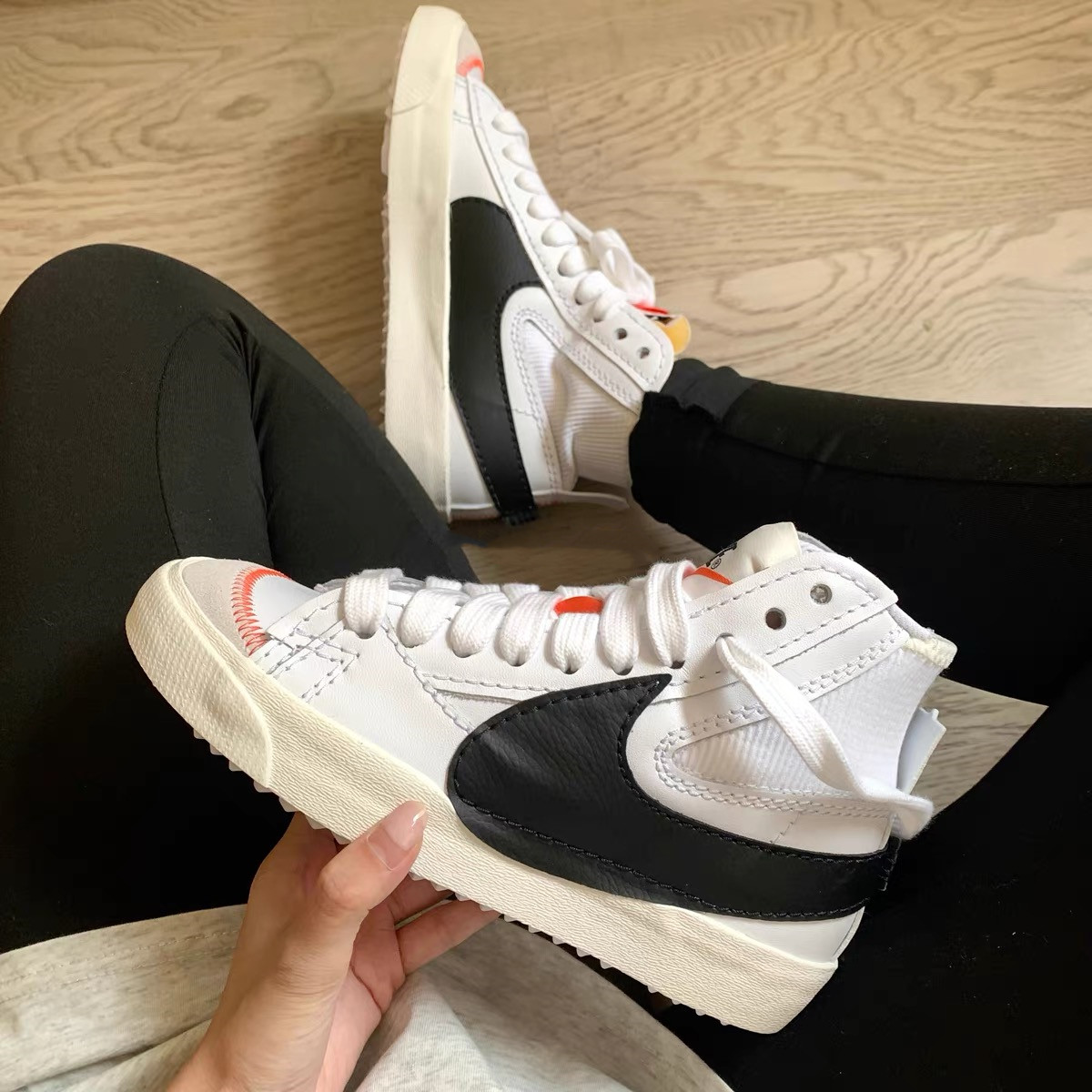 Nike/耐克 Blazer Mid '77 男女子高帮解构休闲板鞋 DQ1471-100 - 图1