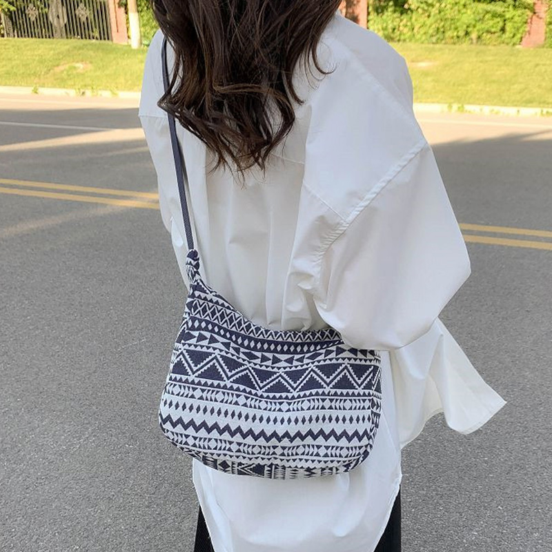 2022新款单肩包包女民族风帆布质感耐用刺绣斜挎宽肩带水桶包女包,淘宝优惠券,粉丝福利购,淘宝优惠卷