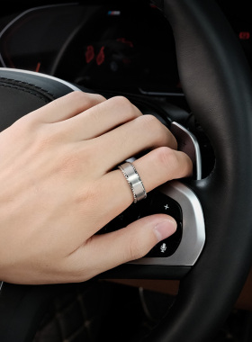 飒雅男士钨金百搭戒指