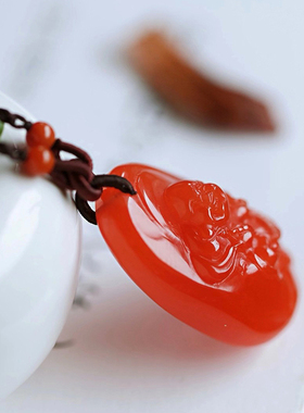 冰种满色南红玛瑙雕刻佛公锁骨链