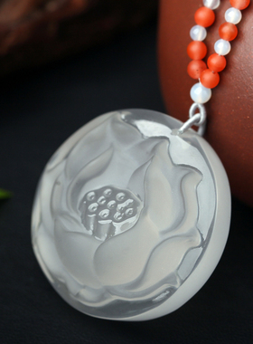 天然白水晶莲语荷香雕刻吊坠