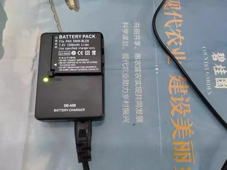 适用于DMC- GF5 GF6 ZS110 ZS220微单相机电池+充电器BLG10/BLE9 - 图1