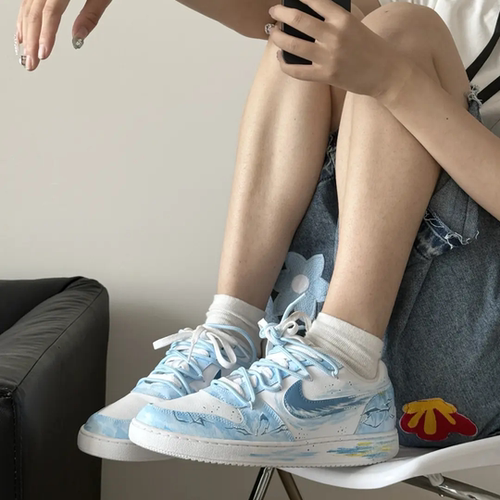 球鞋定制 Nike EBERNON 闪电之子晕染清新复古蓝百搭男女低帮板鞋 - 图2