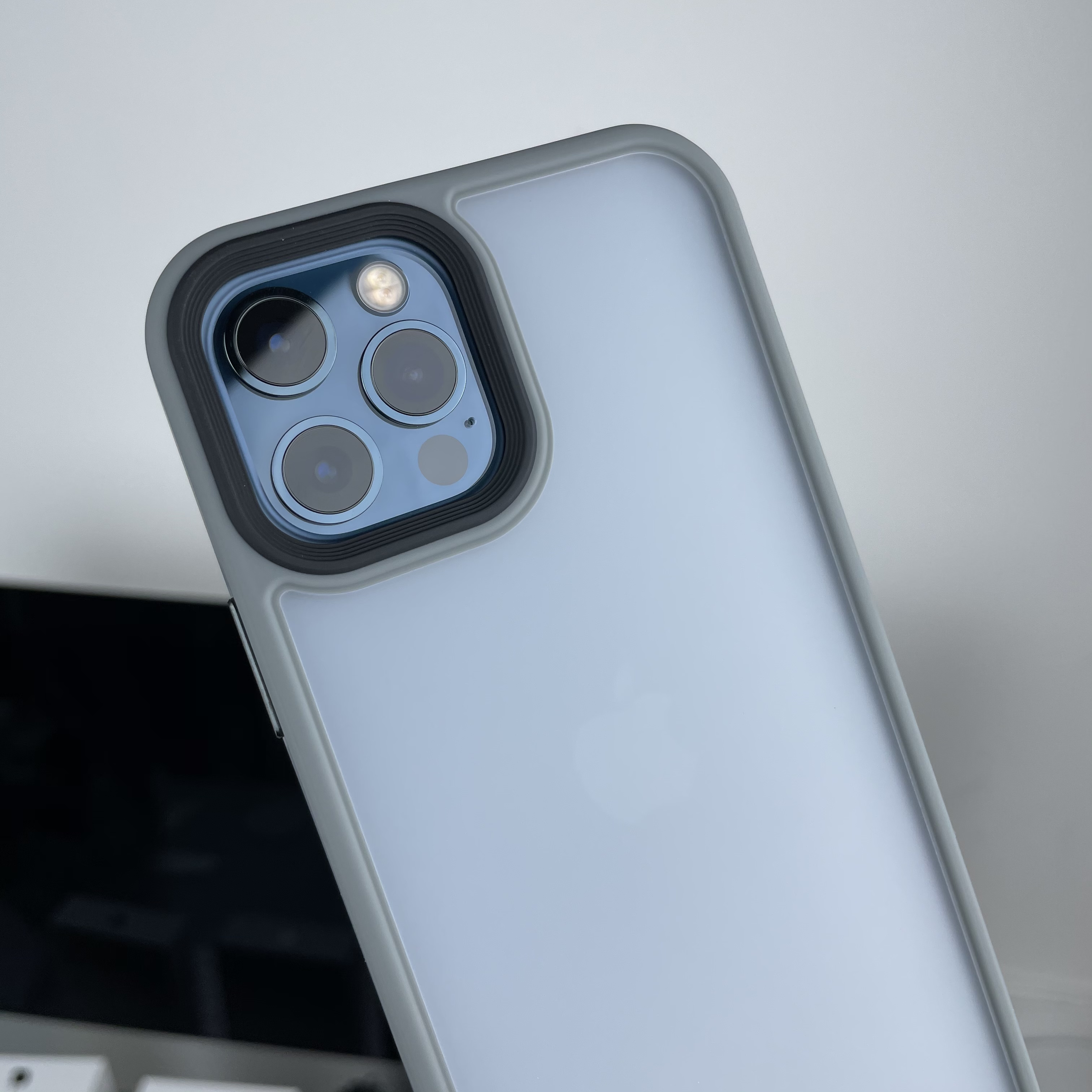 老爆科技撞色壳适用iPhone12mini防摔半透明肤感软胶磨砂手机壳爆款 - 图2