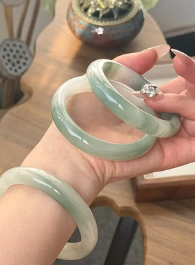 天然天山翠手镯女款新疆雪翠飘花