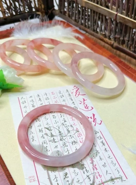 天然新疆金丝玉桃花酿玉镯子细圆条冰透藕粉飘花桃运连年轻款