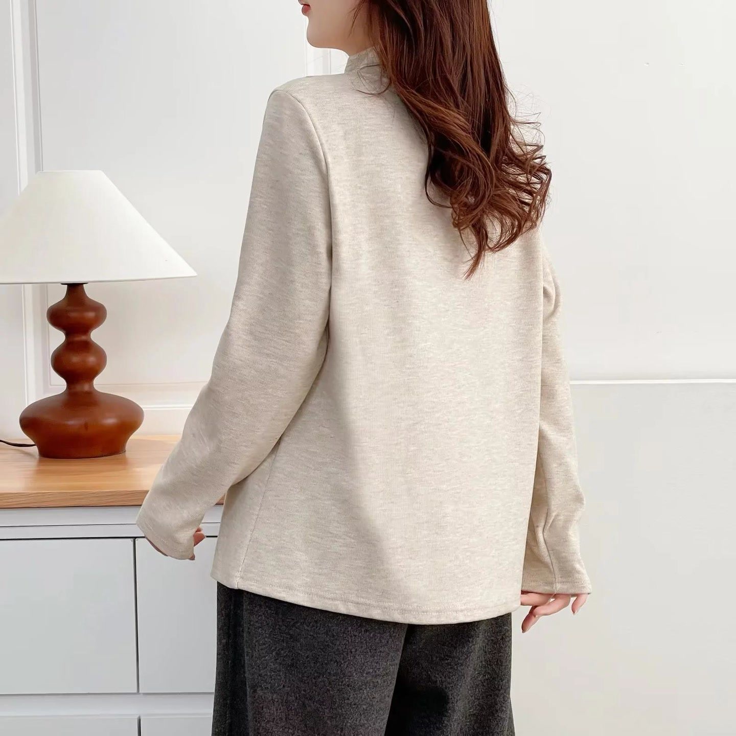 2025胖mm冬装女装纽扣开叉设计感中年切花女上衣大码半高领打底衫,淘宝优惠券,粉丝福利购,淘宝优惠卷