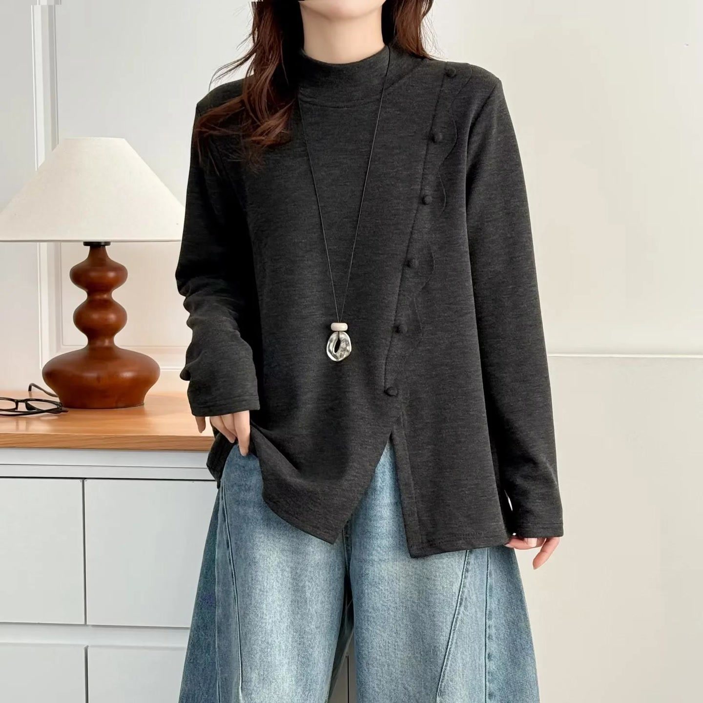 2025胖mm冬装女装纽扣开叉设计感中年切花女上衣大码半高领打底衫,淘宝优惠券,粉丝福利购,淘宝优惠卷