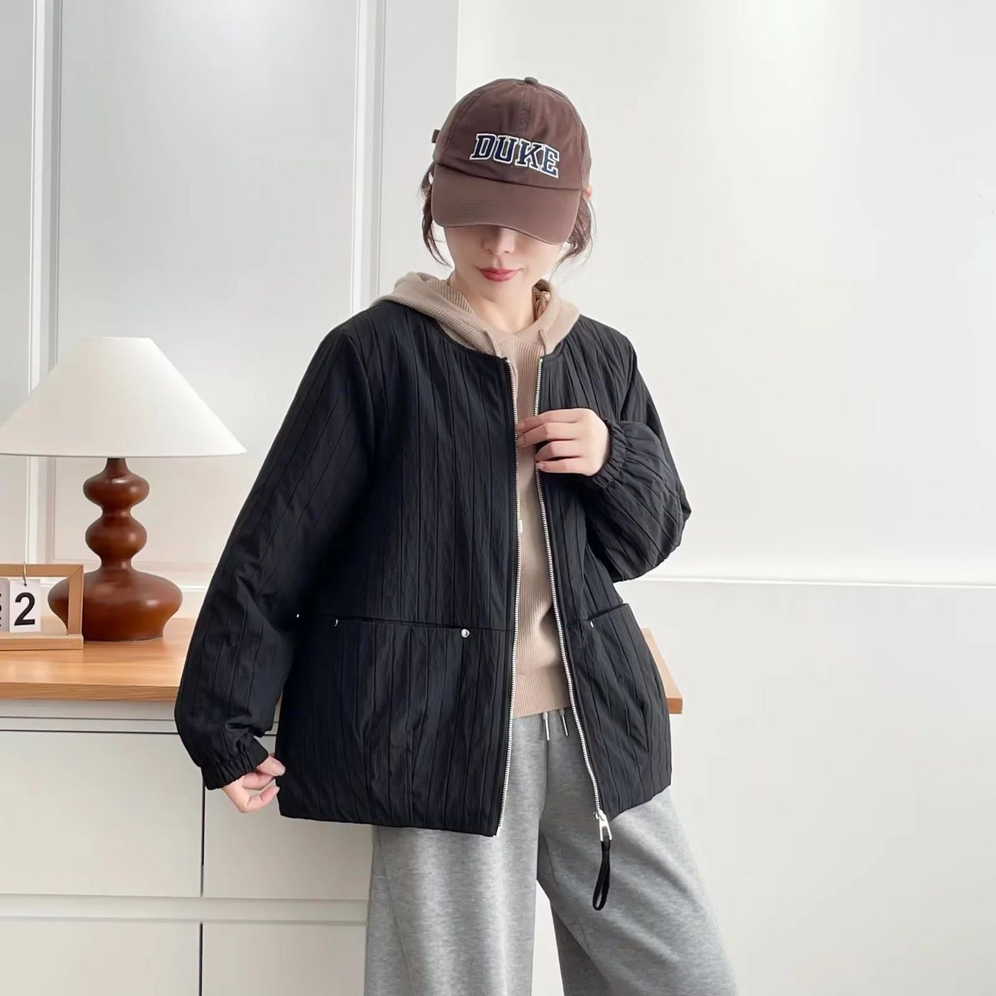 2025冬装新款大码女装胖妹妹圆领中年棉衣轻薄款褶皱双口袋女棉服,淘宝优惠券,粉丝福利购,淘宝优惠卷