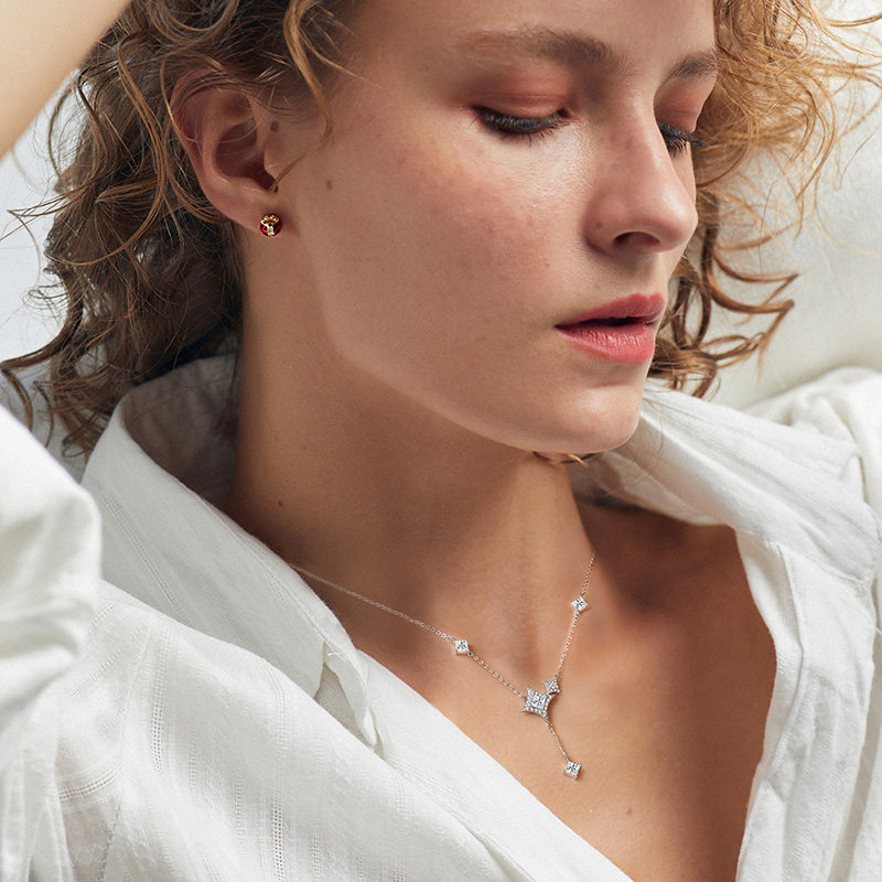 周大生DC璀璨星辰系列星月夜小星芒项链银锁骨链情人节礼物送女生