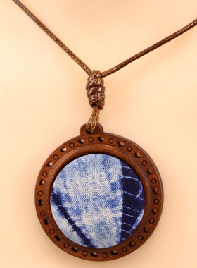 批发民族风扎染旧木雕花复古蓝染项链毛衣链植染项坠脖挂可调节