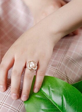 一朵山茶花丨天然珍珠白蝶贝戒指