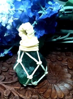 福百瑞原创天然荷叶绿萤石原石网兜蜡绳项链