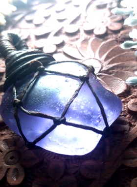 福百瑞原创天然紫琉璃随意原石网兜蜡绳项链