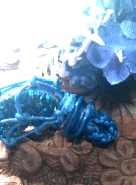 福百瑞原创天然宝蓝电镀晶簇月亮水晶原石网兜蜡绳项链