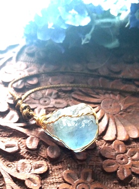 福百瑞珠宝 天然浅蓝萤石原石缠绕手作蜡绳吊坠