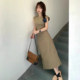ເສື້ອແຂນສັ້ນແບບ Retro ແລະຊຸດກະໂປງ