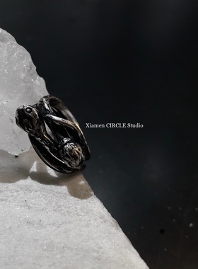 双蛇戒指 蛇戒指 两只蛇缠绕戒指定制小众首饰暗黑系 工匠先锋