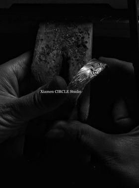 纯银暗黑不规则肌理宽版手镯